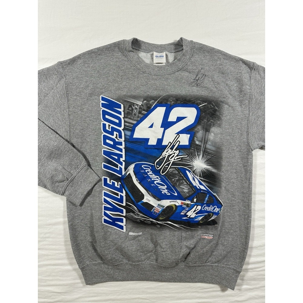 SIGNED Kyle Larson Crewneck Sweatshirt Men's‎ Medium Gray NASCAR Racing Pullover